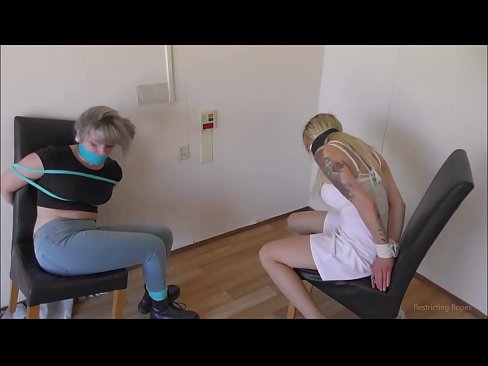 ❤️ Kev quav yeeb quav tshuaj / khi thiab gagged / damsel nyob rau hauv kev nyuaj siab Porn video  ntawm peb  ib
