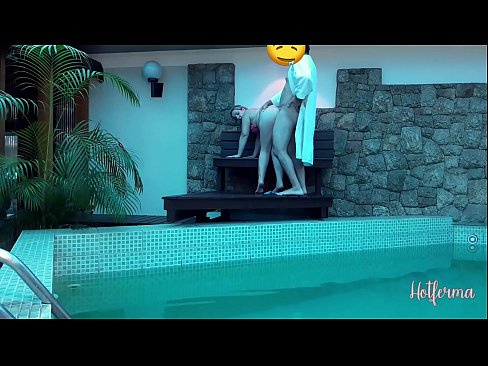 ❤️ Tus thawj coj caw tus tub txib mus rau hauv lub pas dej, tab sis tsis tuaj yeem tiv taus kub Porn video  ntawm peb  ib