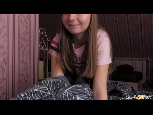 ❤️ Blondie nqus nws BFF qhov tob thiab tau Cum hauv nws lub qhov ncauj Porn video ntawm peb ib