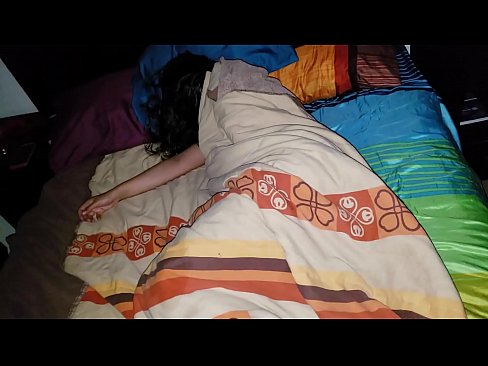 ❤️ Tus niam txiv cem nws niam yau thaum nws tsaug zog. Porn video  ntawm peb  ib